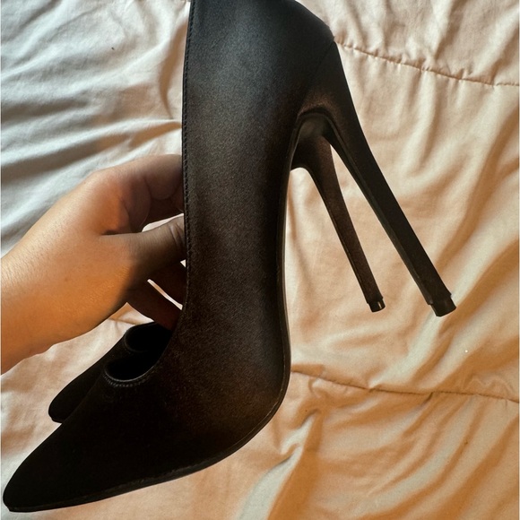 Black PrettyLittleThing Pointy Toe Stilleto Pumps - Picture 3 of 5